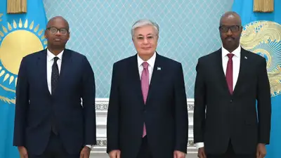 Токаев передал через посланника пожелания президенту Руанды, фото - Новости Zakon.kz от 26.09.2024 15:37