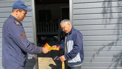 Обошли дома с печным отоплением, разъясняя меры пожарной безопасности, фото - Новости Zakon.kz от 26.09.2024 10:53