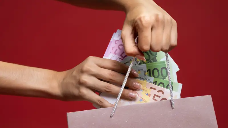 Спрос на евро в казахстанских обменных пунктах резко упал