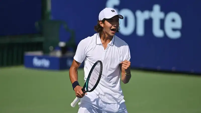 Восходящая звезда казахстанского тенниса Омарханов уступил в четвертьфинале юниорского турнира в Осаке