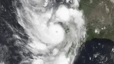 Несколько человек погибли в Мексике из-за последствий урагана Джон, фото - Новости Zakon.kz от 27.09.2024 01:27