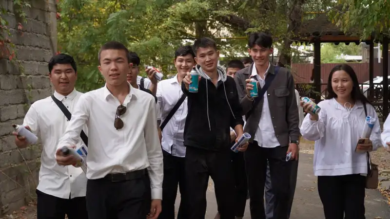 2,5 тысячи человек приняли участие в ликвидации рекламы наркотиков в Шымкенте