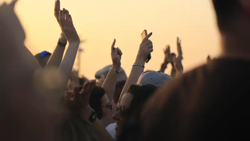 Голодные, но не игры: жители Астаны устроили давку из-за донеров