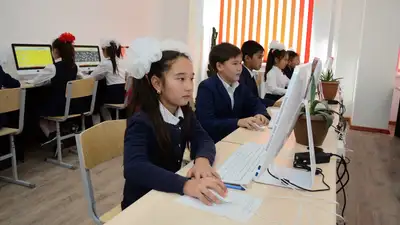 Компьютерный класс, школа, компьютеры, компьютер, ученики младших классов, ученики средних классов, школьники за компьютером, ученики за компьютером, информатика, урок информатики , фото - Новости Zakon.kz от 06.02.2025 17:11