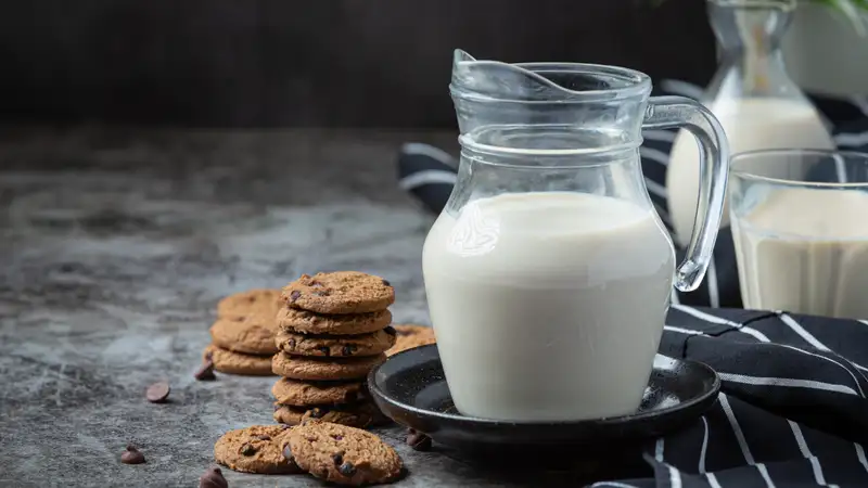 На прилавках Туркестана продавали просроченное молоко