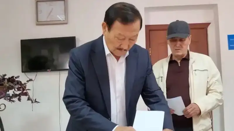 33 человека из одной семьи проголосовали в Жаркенте