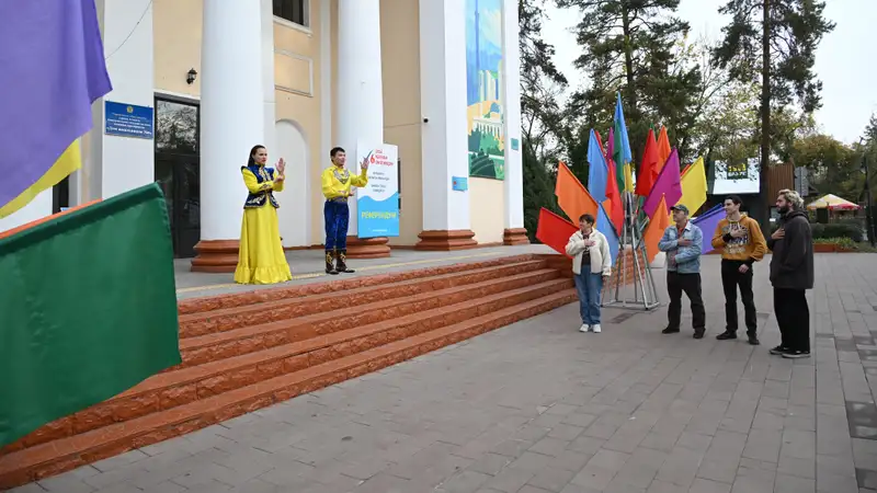 На избирательном участке в Алматы гимн Казахстана исполнили на языке жестов