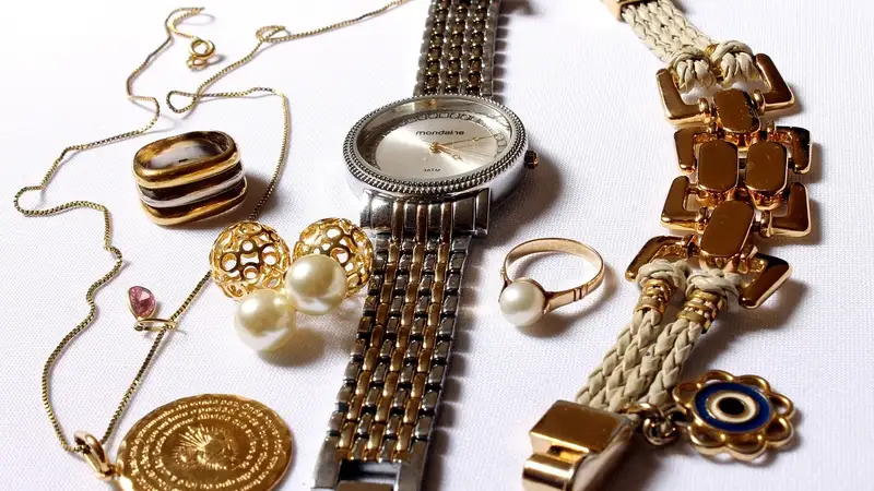 Вооруженного преступника "задержали" подростки в ломбарде Шымкента