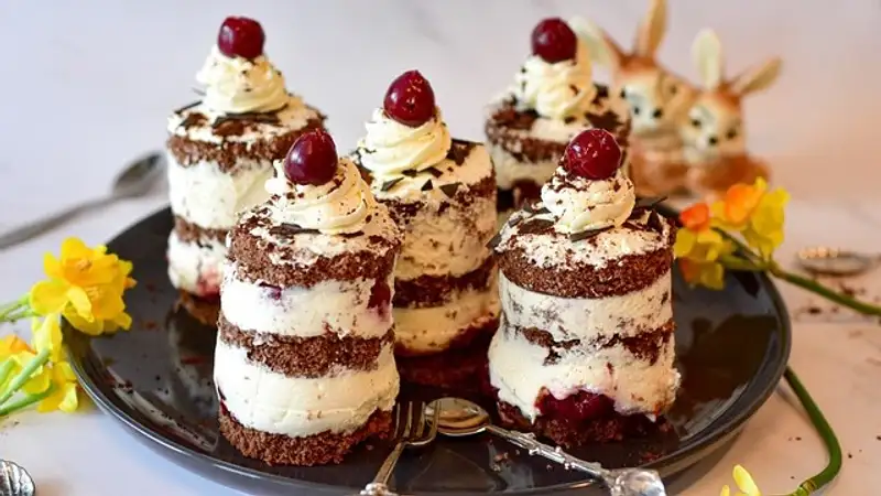 Почему осенью хочется больше есть, особенно сладкого