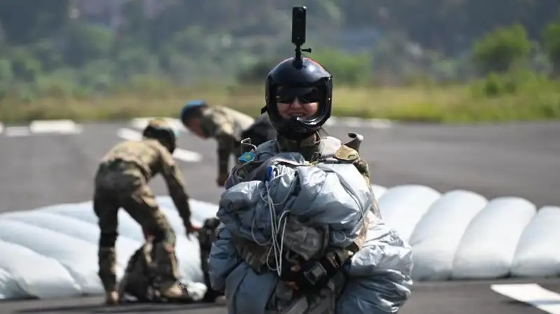 Десантницы из Казахстана покорили Гималаи