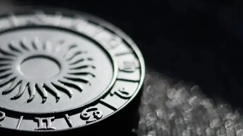 Осторожность в Суперлуние: каким знакам зодиака лучше сдерживать эмоции 17 октября