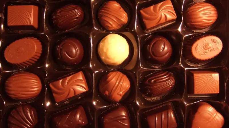 Эксперты общества потребителей рассказали, на что обратить внимание при выборе конфет