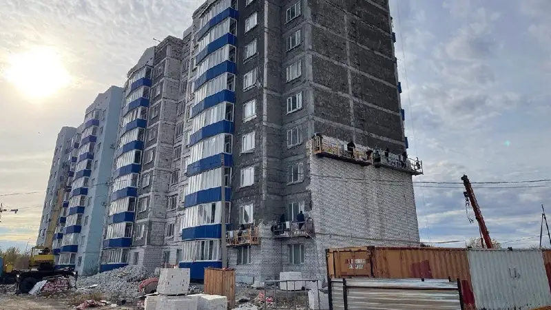 В Уральске жители девятиэтажки боятся, что их дом может рухнуть