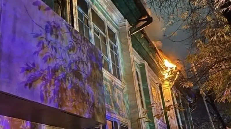 Пожар в популярном ресторане Алматы локализовали на площади в 250 квадратных метров