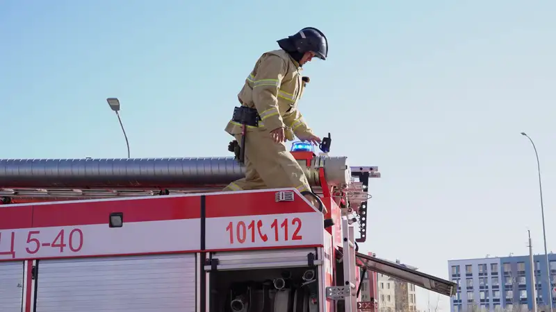 Пять человек спасли в Астане во время пожара в квартире