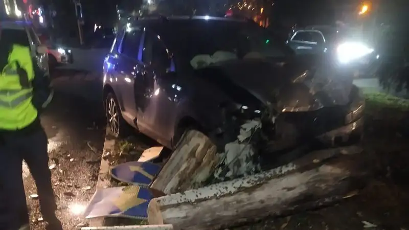 Автоледи в нетрезвом состоянии стала виновницей ДТП в Алматы