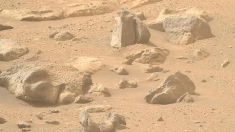 Человеческое лицо обнаружили на новых снимках с Марса