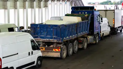 Скопление фур, скопление грузовых машин, скопление грузовиков, скопление фур на границе, скопление грузовых машин на границе, скопление грузовиков на границе, фуры, фура, грузовые машины, грузовая машина, грузовик, грузовики, перевозка груза, груз, грузовая машинам грузовые машины, грузоперевозки, грузовые перевозки, трасса, дорога, фото - Новости Zakon.kz от 05.11.2024 10:49