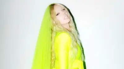 Инстасамка шокировала поклонников новым образом, фото - Новости Zakon.kz от 25.10.2024 00:46