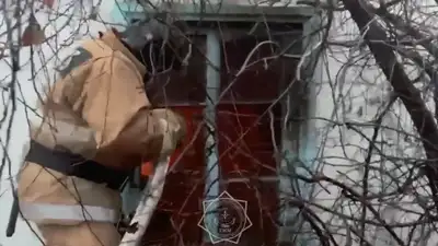 Костанайские спасатели предотвратили взрыв в жилом доме, фото - Новости Zakon.kz от 24.10.2024 22:34