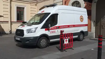 Мужчина напал с ножом на покупателей супермаркета в Санкт-Петербурге, фото - Новости Zakon.kz от 25.10.2024 15:31