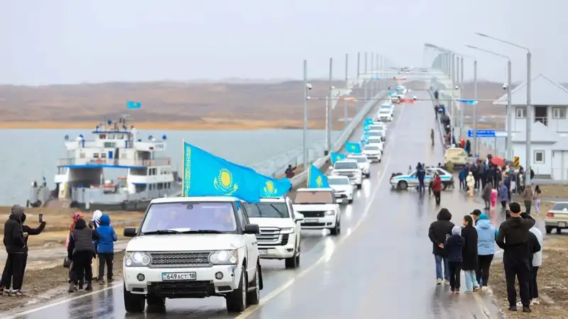 Через самый длинный мост в Центральной Азии прошел автопробег