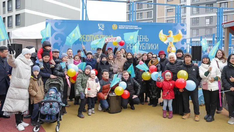 В Астане вручили сертификаты на квартиры работникам сферы культуры