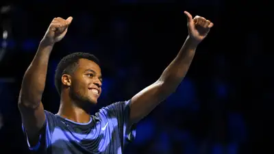 Джованни Мпетчи Перрикар стал победителем турнира серии ATP 500 в Базеле . В финальном матче он обыграл 23-ю ракетку мира американца Бена Шелтона, фото - Новости Zakon.kz от 28.10.2024 12:49