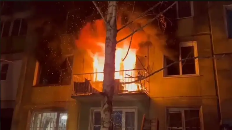 Квартира загорелась в многоэтажке в Усть-Каменогорске