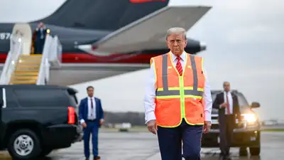 Трамп попробовал себя в роли водителя мусоровоза, фото - Новости Zakon.kz от 31.10.2024 05:45