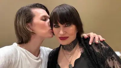 74-летняя мама Миллы Йовович восхитила фанатов, фото - Новости Zakon.kz от 29.10.2024 22:17