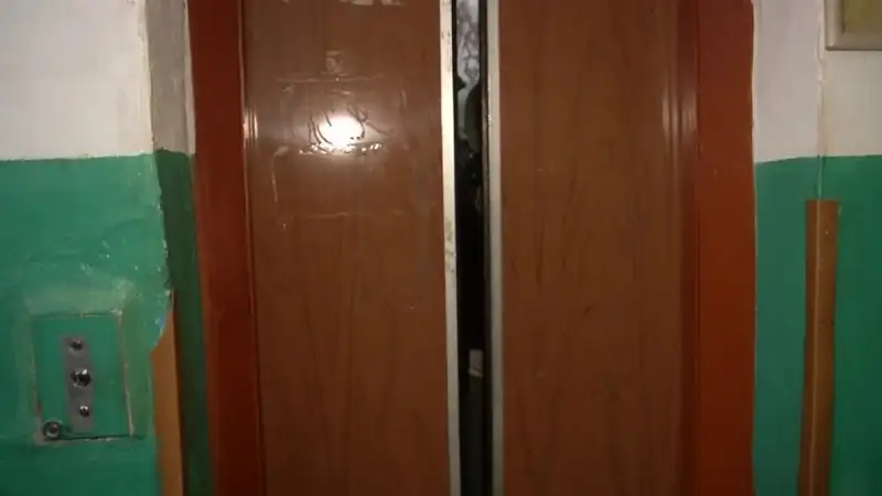 Более 700 лифтов в Караганде отработали свой срок и требуют замены