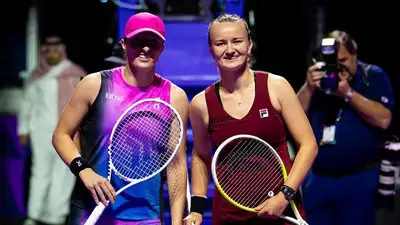 Ига Швёнтек одержала волевую победу над Барборой Крейчиковой на Итоговом турнире WTA, фото - Новости Zakon.kz от 03.11.2024 21:02