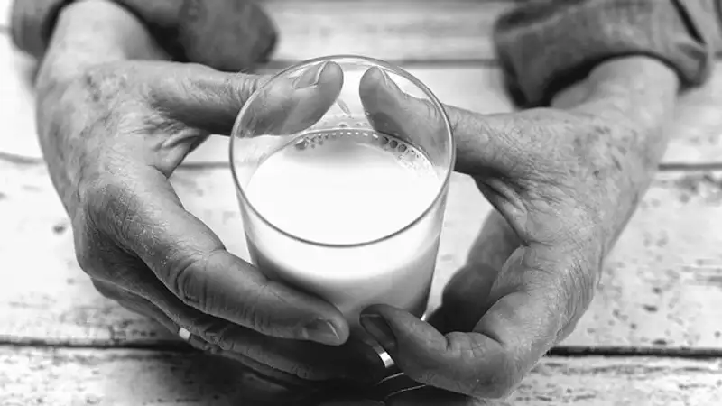 Какой витамин способен помочь пожилым людям при ночных судорогах в ногах