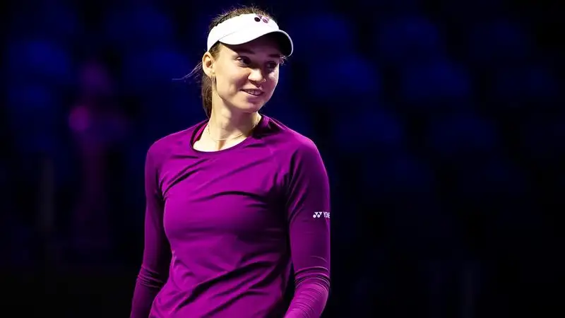 Рыбакина бьется за шанс выйти в плей-офф Итогового турнира WTA: казахстанка проиграла первый сет
