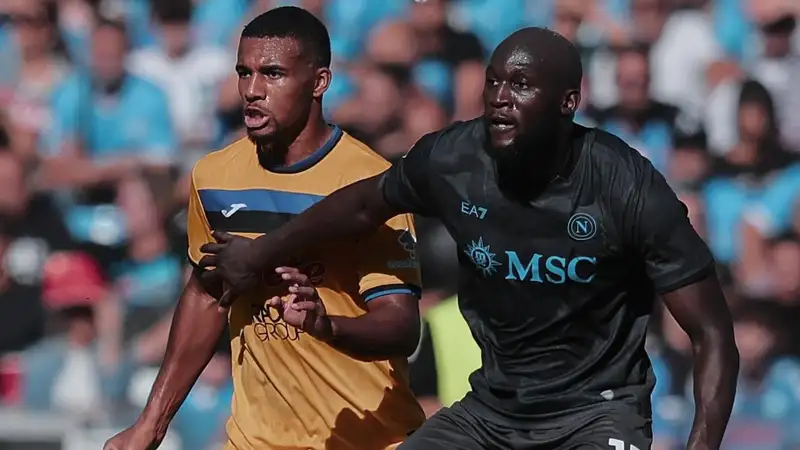 "Аталанта" остановила победное шествие футболистов "Наполи" в Серии А