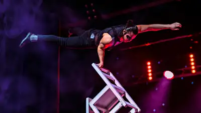 На волоске от смерти: алматинец прославился благодаря трюкам на стульях, фото - Новости Zakon.kz от 05.11.2024 17:22