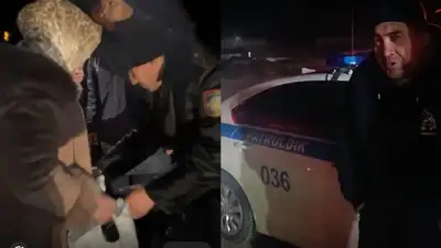 полицейские помогли пассажирам автобуса, который застрял на трассе в Карагандинской области, фото - Новости Zakon.kz от 07.11.2024 20:42