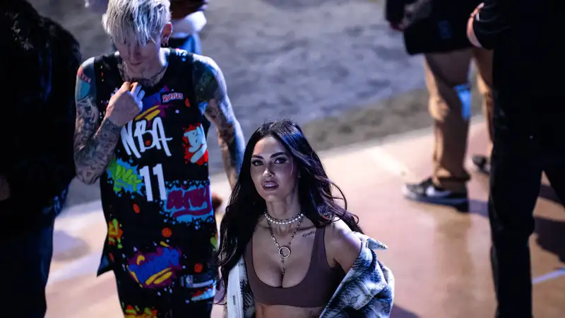 Известная актриса и фотомодель объявила о четвертой беременности