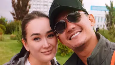 Али Окапов с женой поддержали модный тренд, фото - Новости Zakon.kz от 13.11.2024 17:43