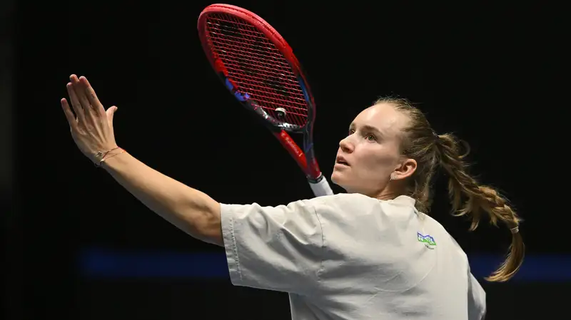 Елена Рыбакина и другие казахстанские теннисистки провели автограф-сессию и мастер-класс для юных игроков