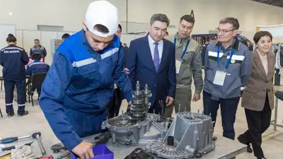 Олжас Бектенов встретился с участниками чемпионата по профессионально-техническим навыкам, фото - Новости Zakon.kz от 16.11.2024 15:24