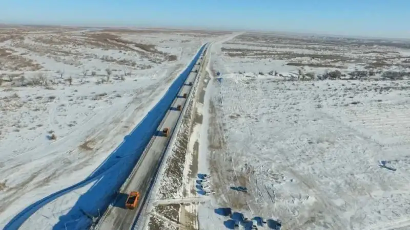 Самый длинный мост в Атырауской области закрыли для грузовиков