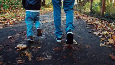 День сыновей – 22 ноября: повод для семейных поздравлений, фото - Новости Zakon.kz от 22.11.2024 12:08