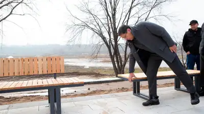 Ознакомился с ходом работ по благоустройству набережной Сайрана, фото - Новости Zakon.kz от 22.11.2024 16:13