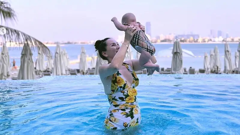 Баян Алагузова опубликовала нежное видео с дочерью