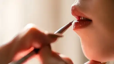 Макияж из горячего клея становится популярным среди подростков в Японии, фото - Новости Zakon.kz от 25.11.2024 04:32