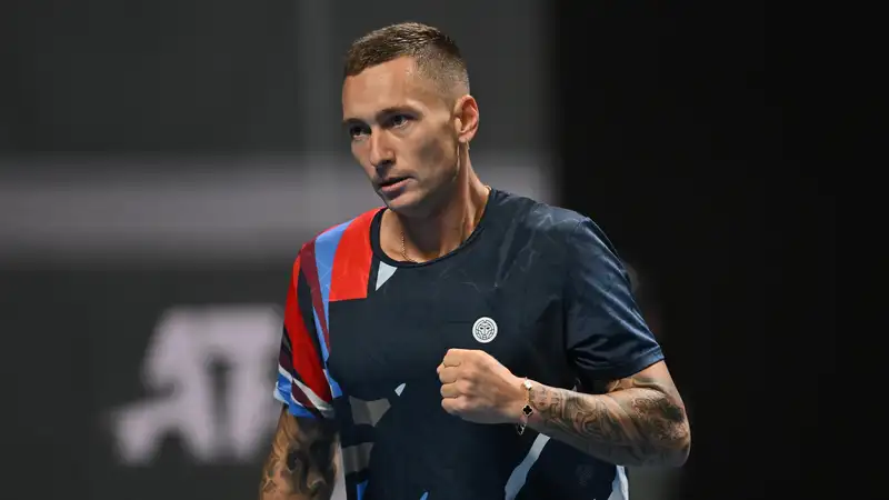 Казахстанский теннисист провел матч первого круга в парном разряде турнира в Португалии