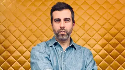 Иван Ургант трогательно обратился к 68-летнему отцу и опубликовал редкое фото с ним, фото - Новости Zakon.kz от 28.11.2024 16:44