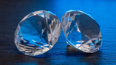 В Казахстане утвердили правила ввоза и вывоза драгоценных камней и ювелирных изделий, фото - Новости Zakon.kz от 28.11.2024 09:00